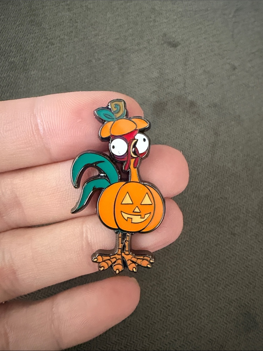Disney Loungefly Halloween Sidekicks pin - Hei Hei